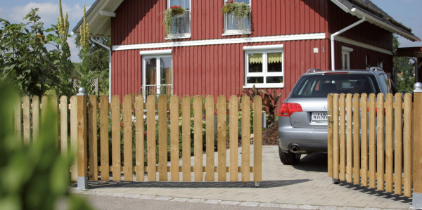 Einfahrtstor Lärche Robinie / Alurahmen